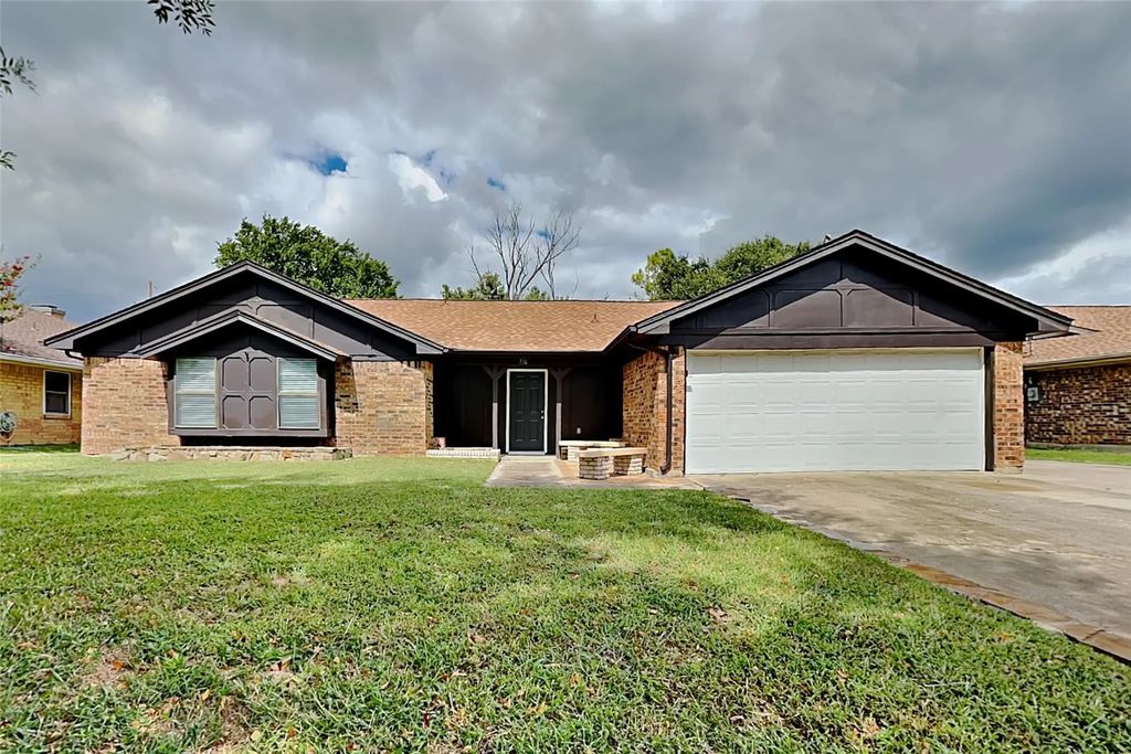 736 Springhill Drive, Hurst