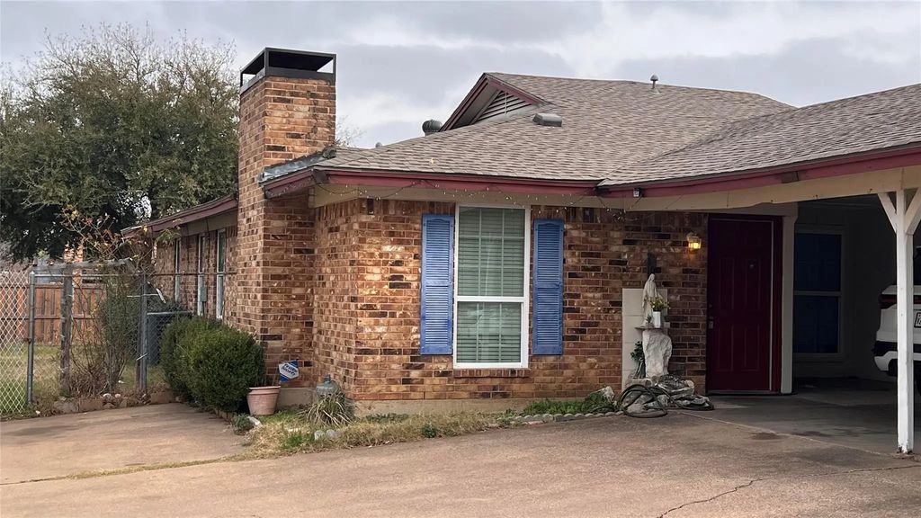 2721 Petersburg Drive, Arlington