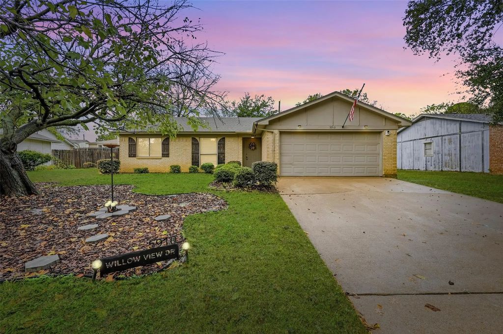 5910 Willow View Drive, Arlington