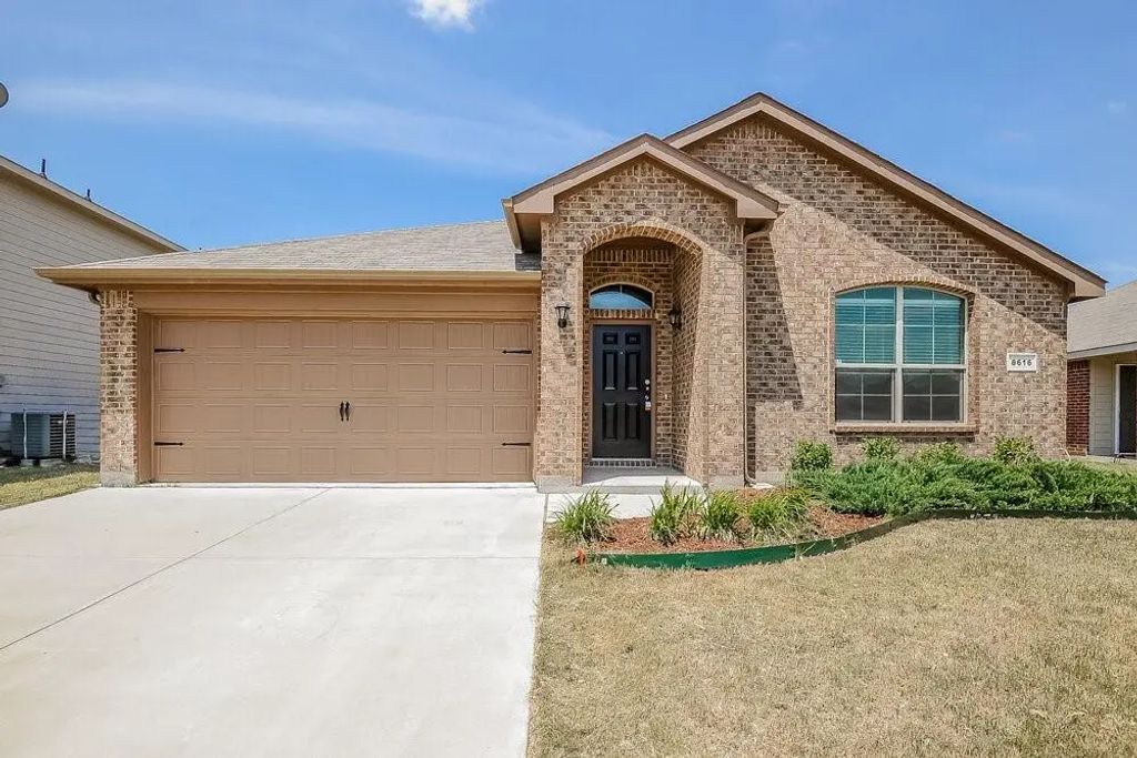 8616 Fawn Hill Court, Fort Worth