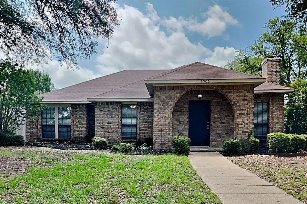 1906 Lavaca Trail, Carrollton