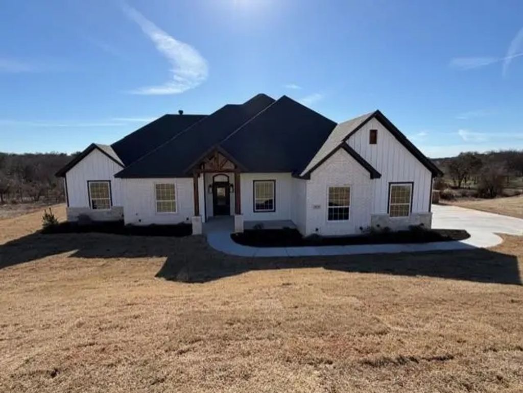 1029 Deer Island Court, Azle