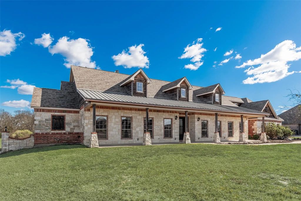 1088 Shadow Lakes Drive, Wills Point