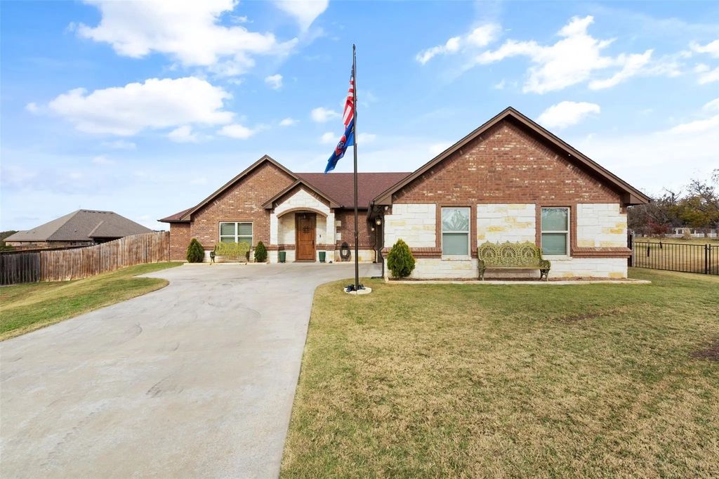 6504 Arcola Court, Granbury