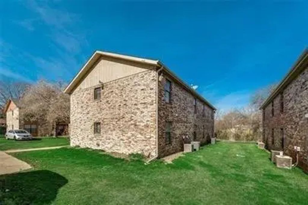 214 Renfro Street B, Grand Prairie