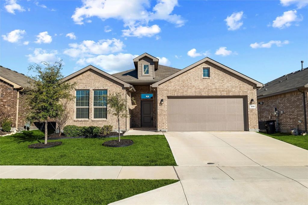 208 Irish Moss Drive, Fort Worth