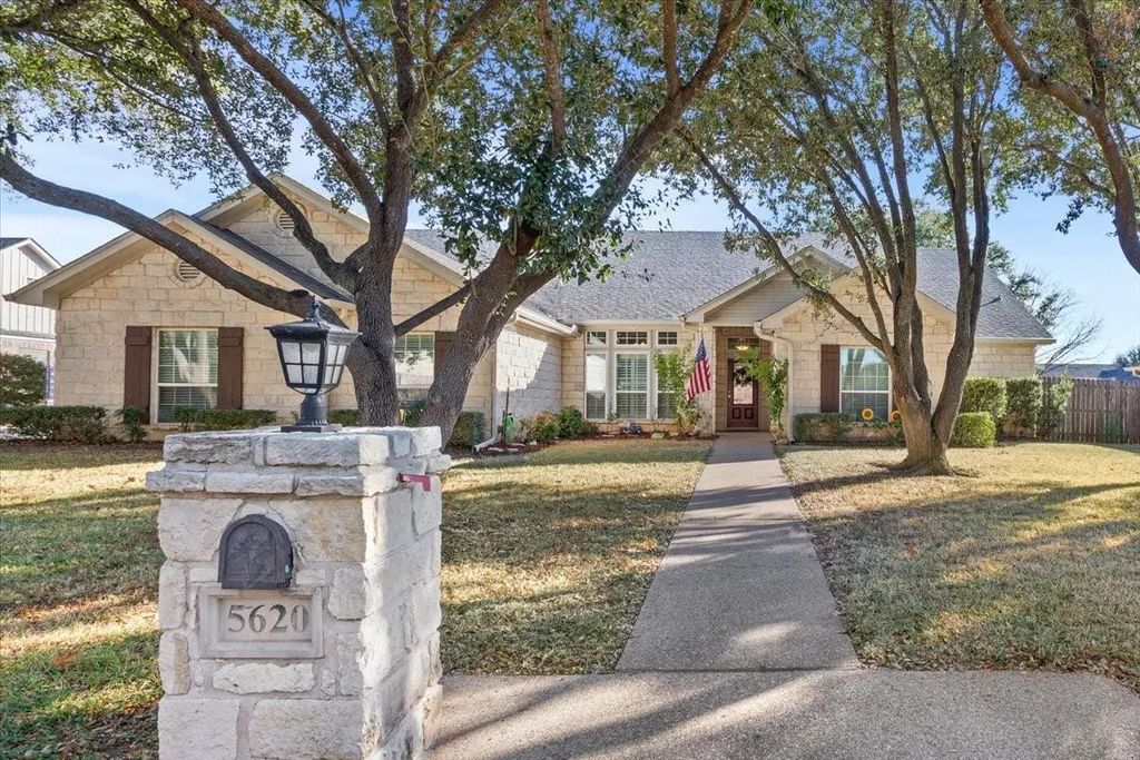 5620 Landsdown Drive, Waco
