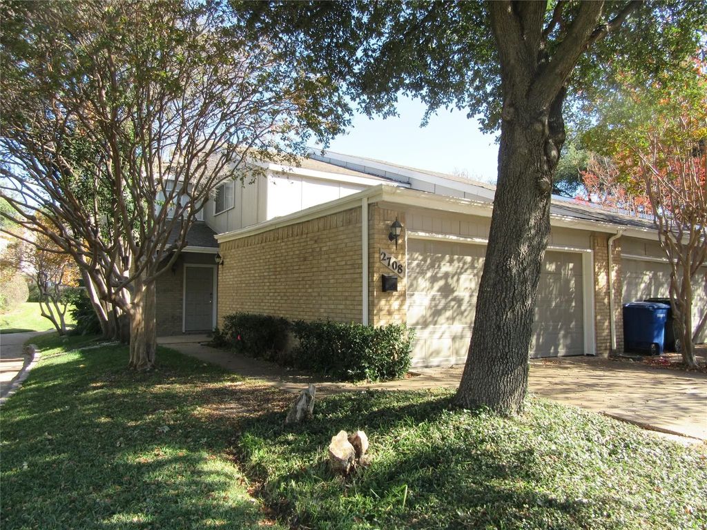 2708 Creek Wood Court, Carrollton