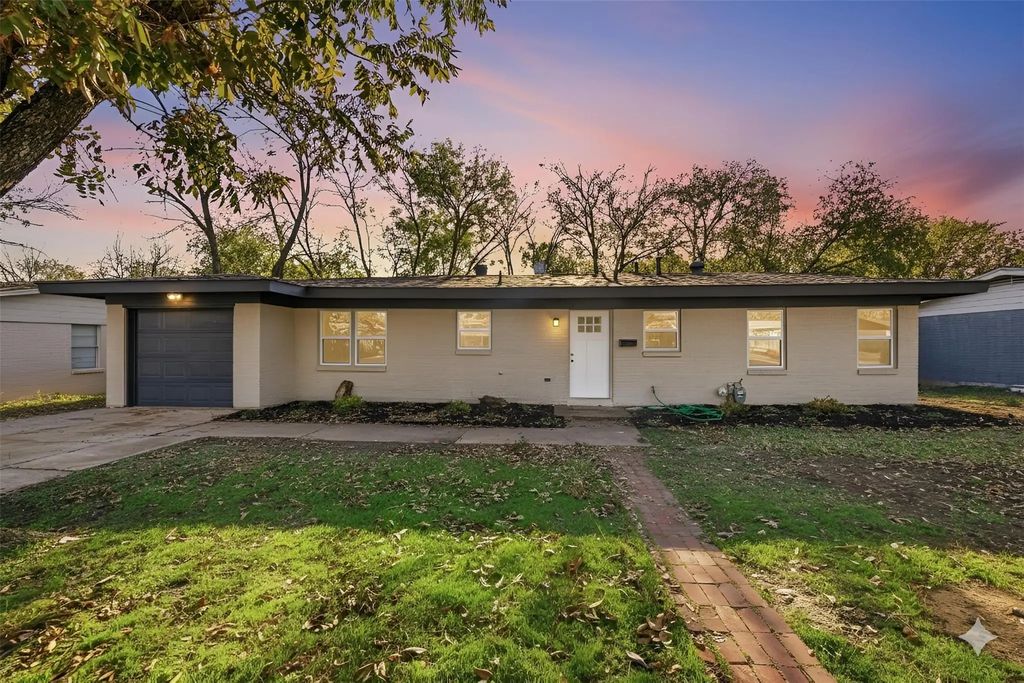 8012 Laura Street, North Richland Hills