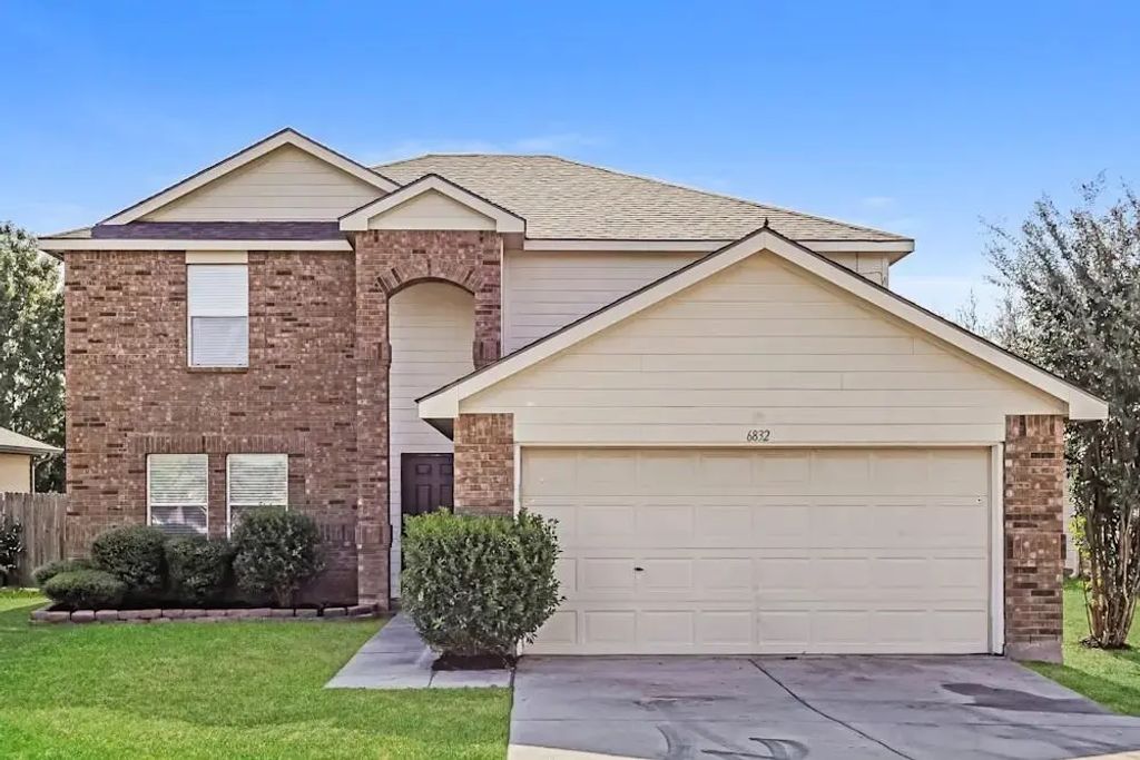 6832 Brookglen Lane, Fort Worth