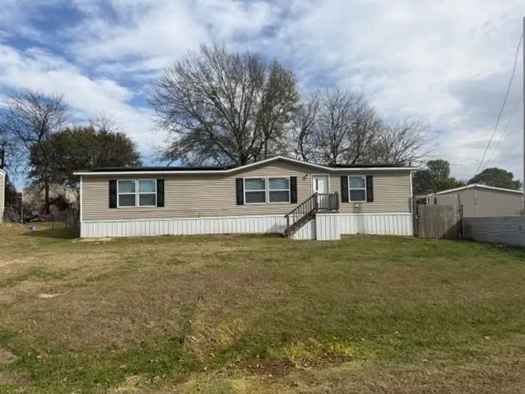 334 Whispering Trail, Gun Barrel City