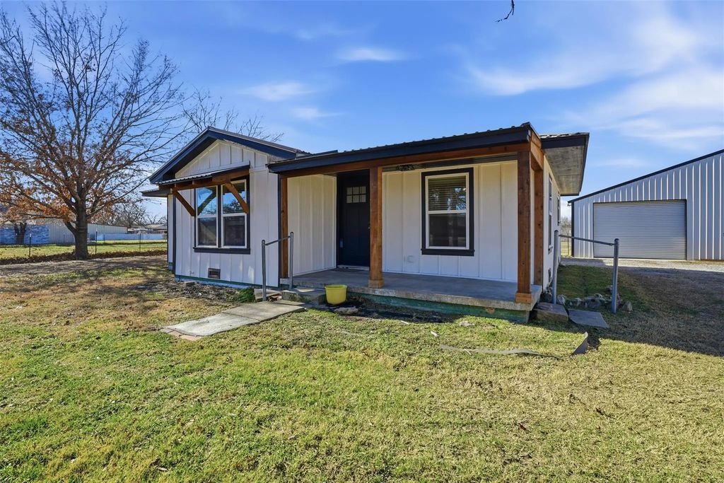 414 Fannin Street, Millsap