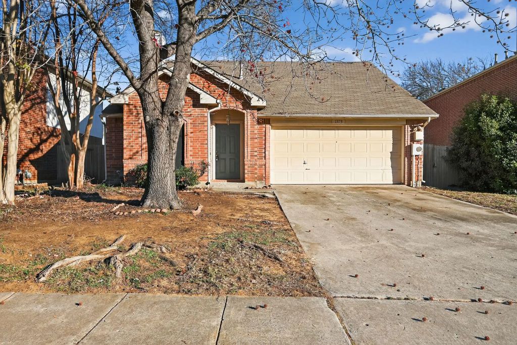 1379 Honeysuckle Lane, Lewisville