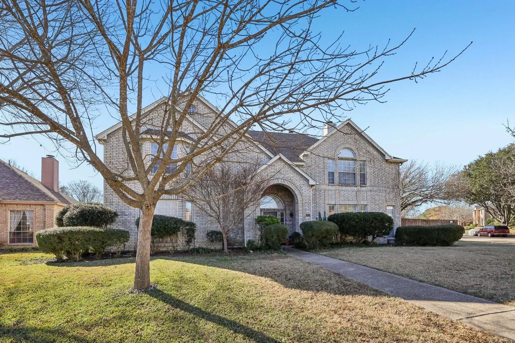 800 Clearlake Drive, Allen