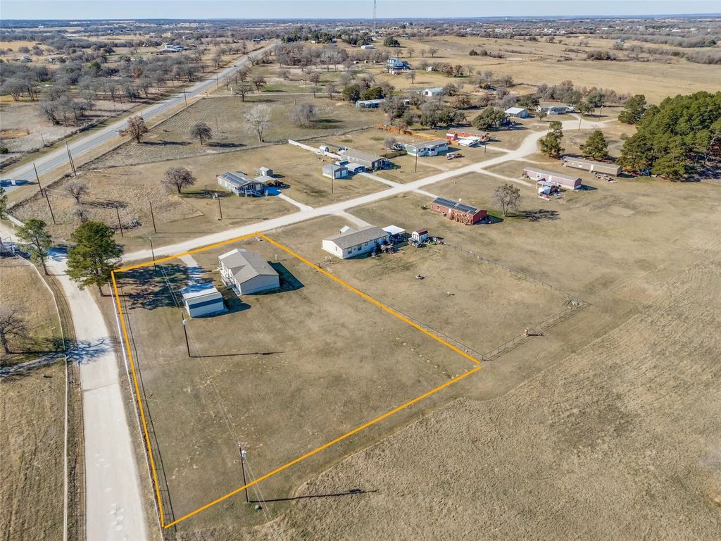 200 Farmhouse Road, Springtown