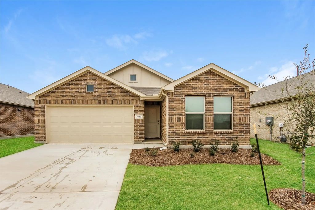 1423 Dovekie Drive, Forney