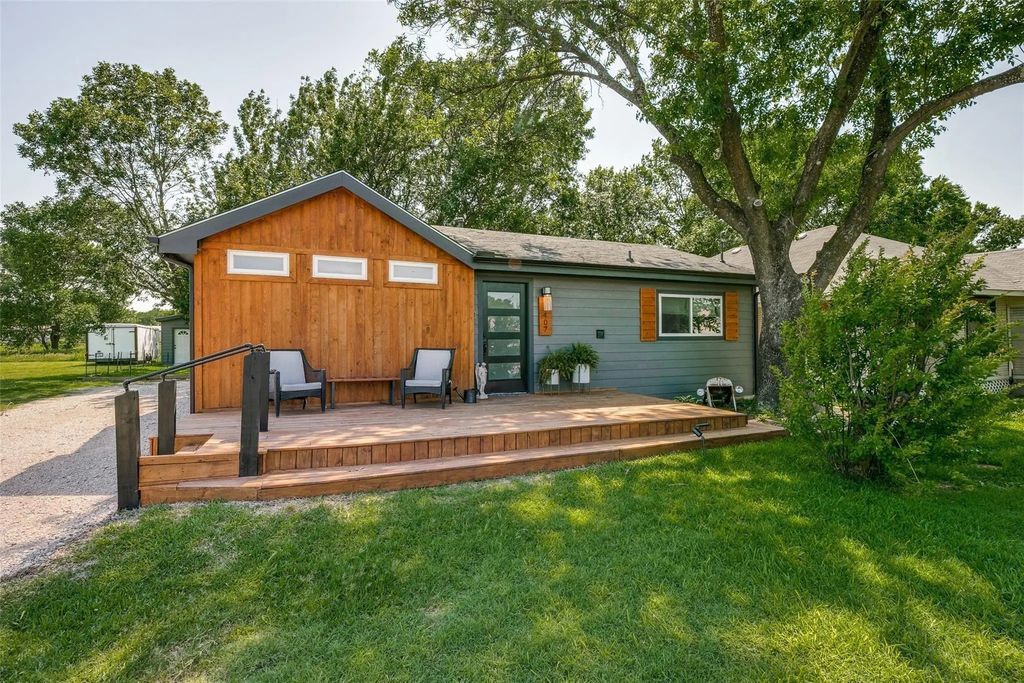 407 E Broad Street, Forney