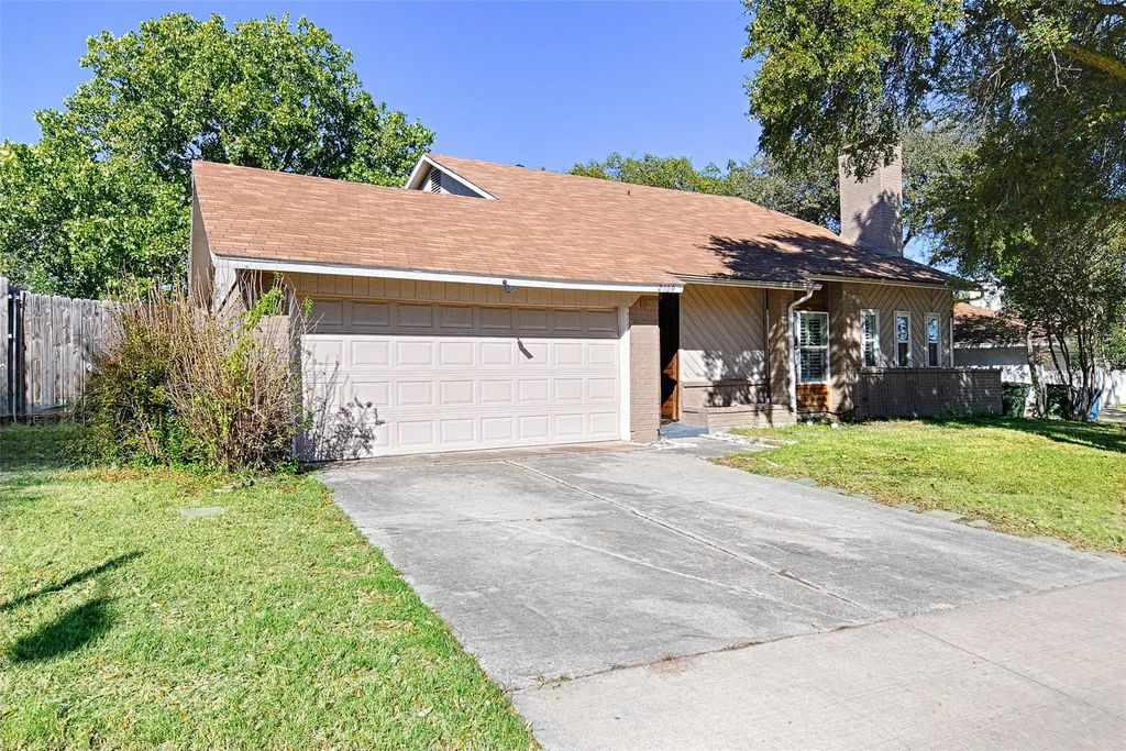 2109 Via Del Plata, Carrollton