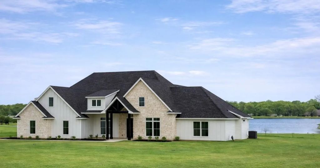 176 Vaughn Lane, Calera