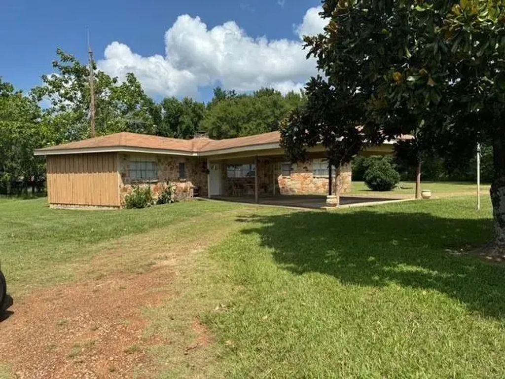 1111 Gilmer Road, Winnsboro