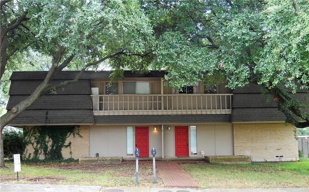 7618 Village Trail Drive, Dallas