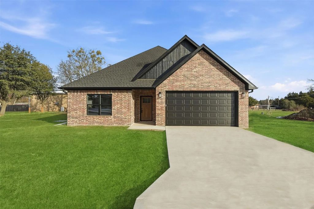 493 Lee Boulevard, Pottsboro