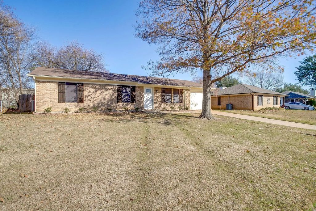 809 Springhill Drive, Burleson