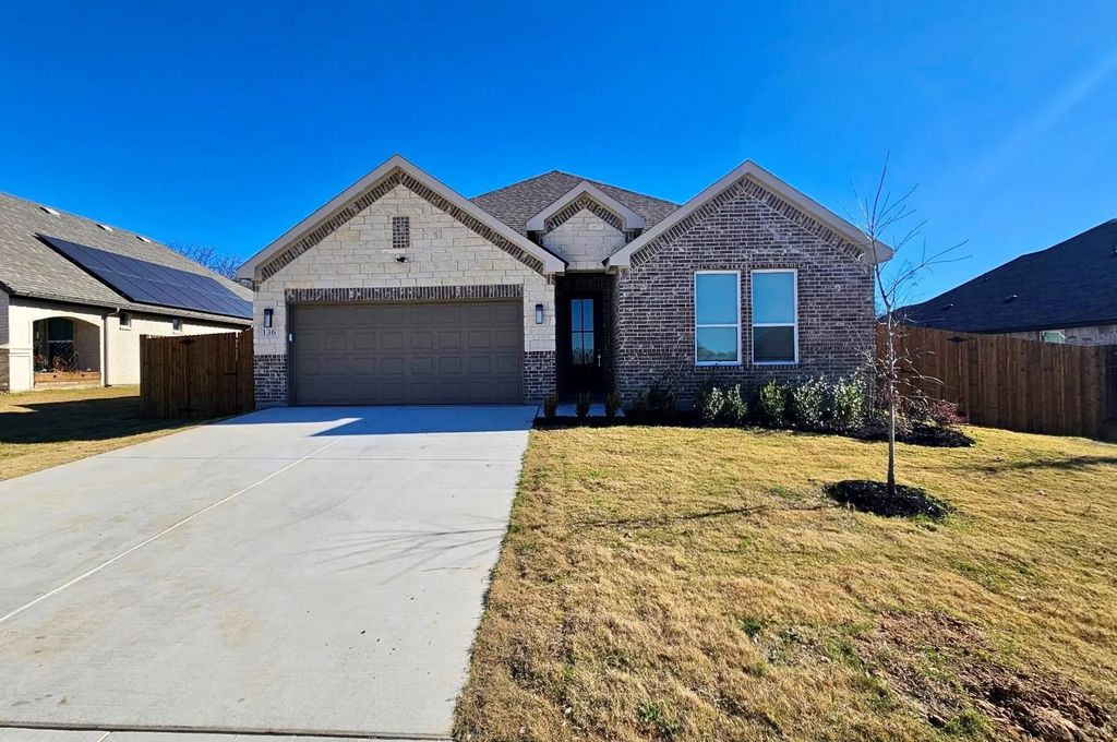 136 Rosemary, Azle