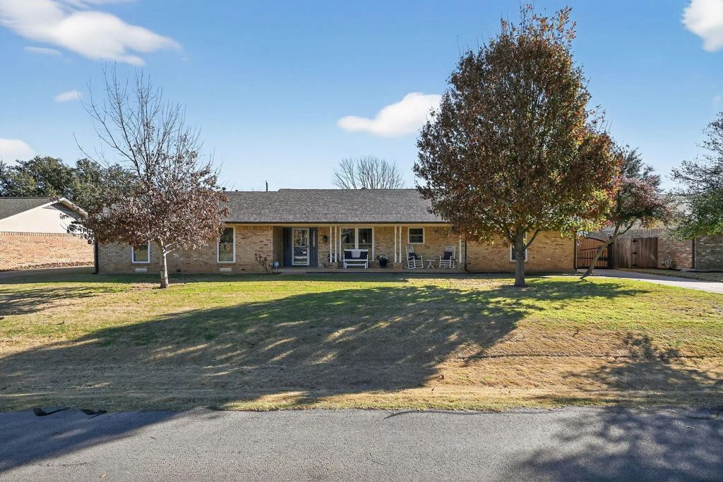 212 Edgewood Drive, Highland Village