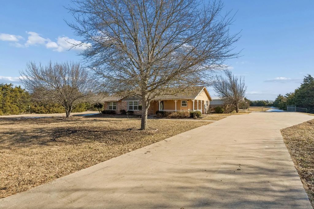 8049 County Road 1084, Greenville
