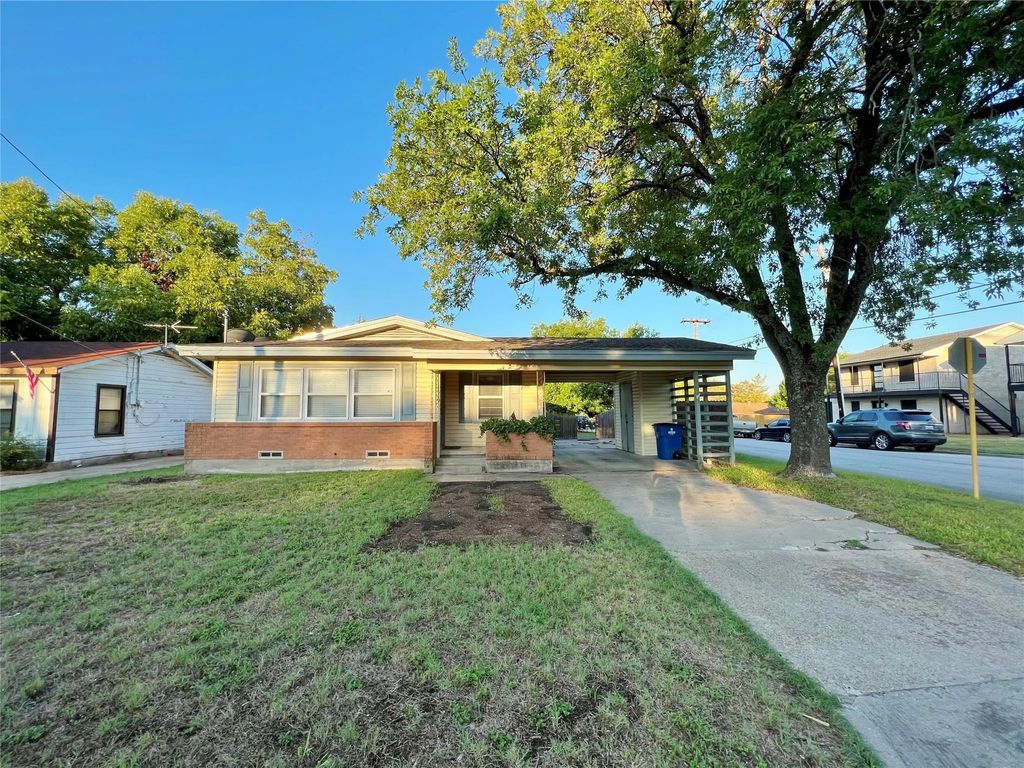 1319 N Clay Street, Ennis