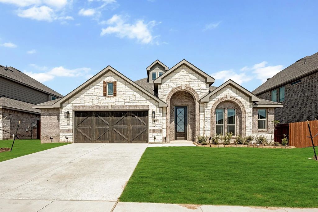 489 Red Maple Road, Waxahachie