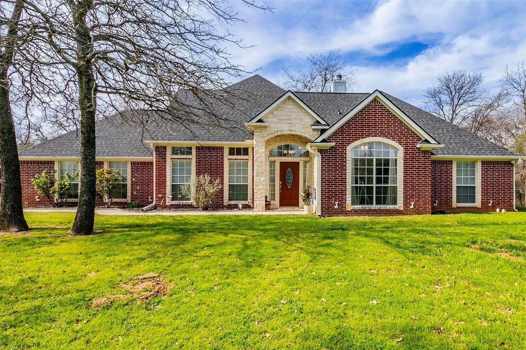144 Howard Newby Lane, Springtown