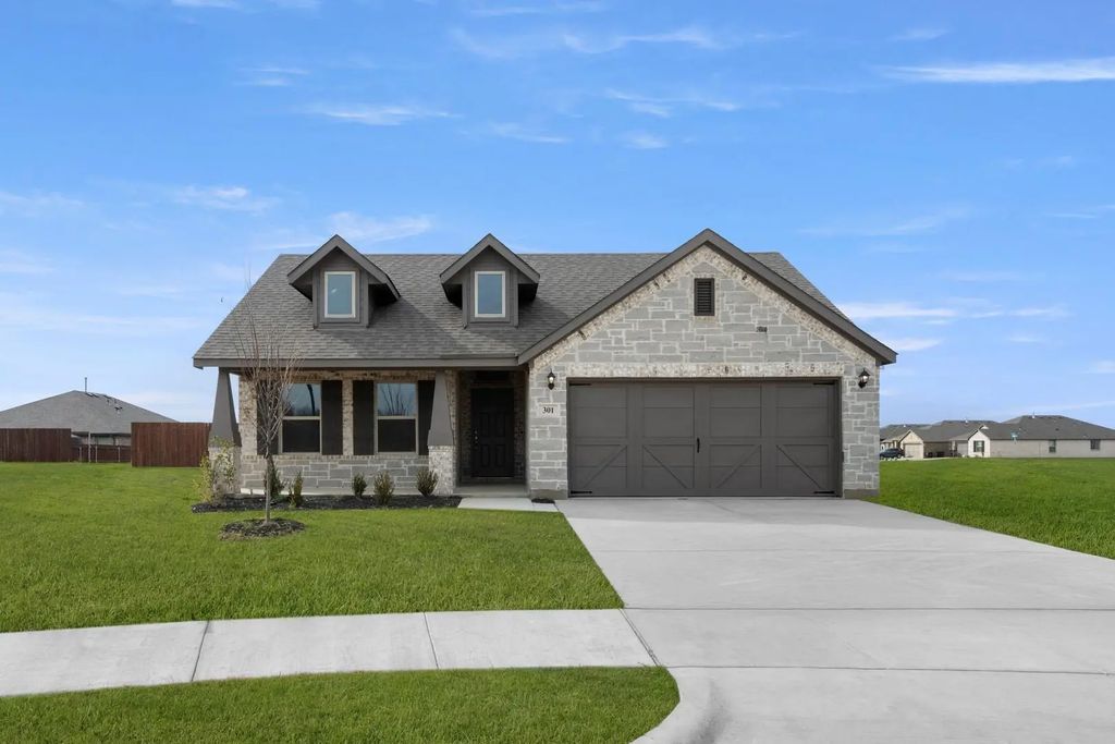 301 Comanche Drive, Cleburne
