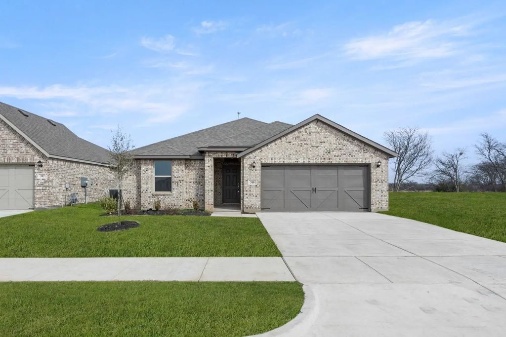 310 Shoshone Drive, Cleburne