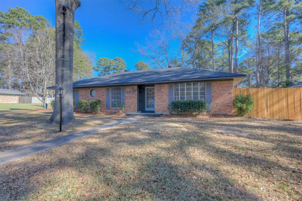 9449 Pitch Pine Drive, Shreveport