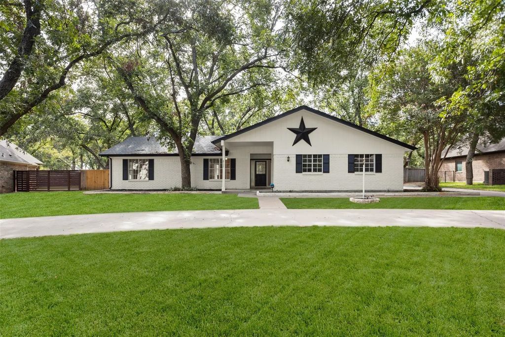 8735 S Monticello Circle 6, Granbury