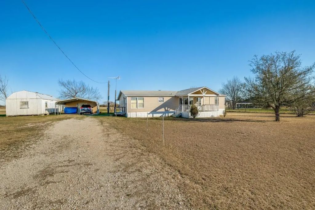 3133 County Road 1105, Celeste