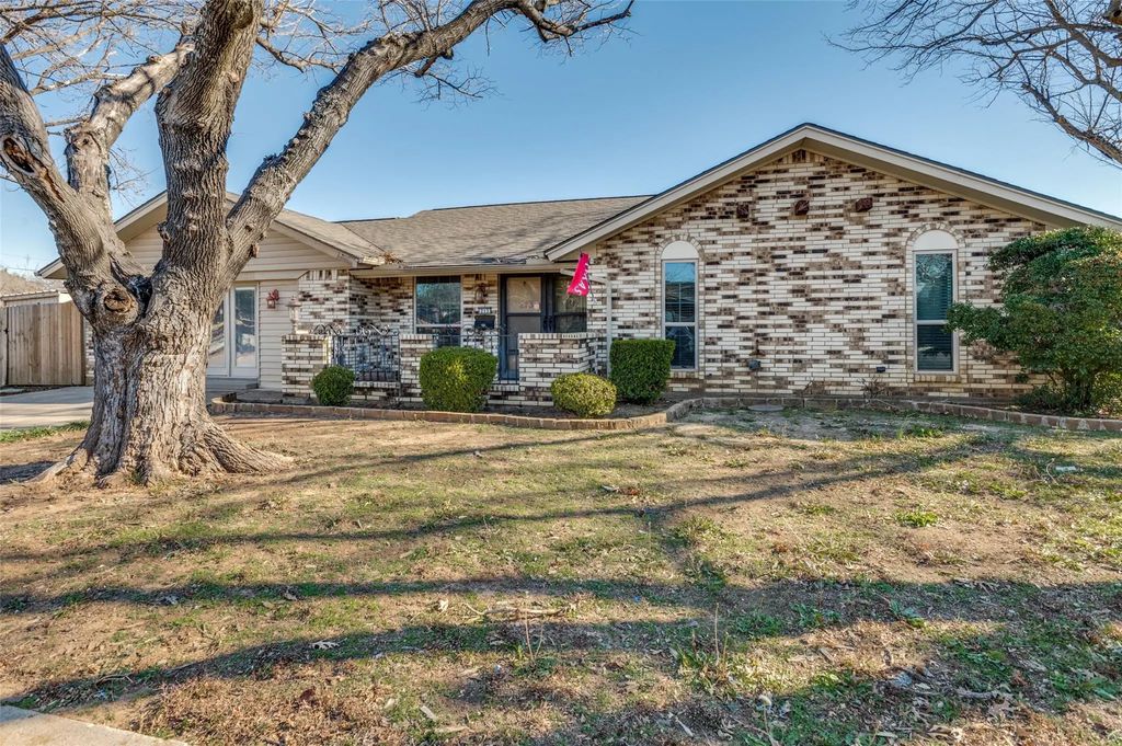 213 Sixpence Lane, Euless