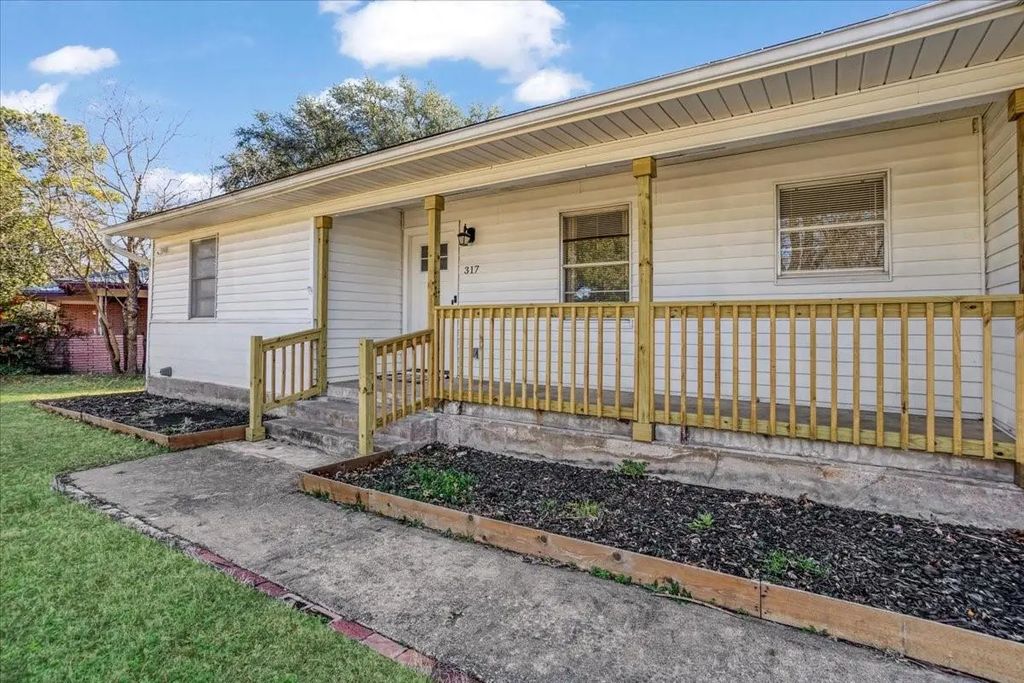317 Boyd Loop, Bonham