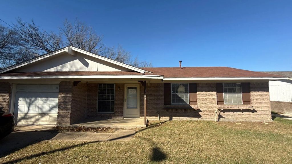 3707 Pacesetter Drive, Dallas