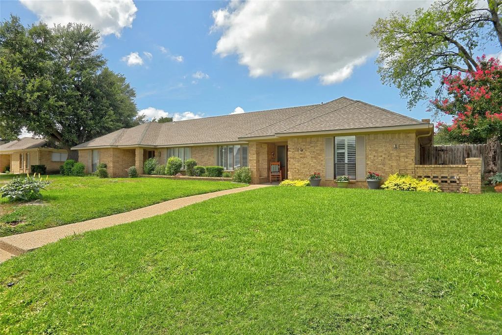 435 Tiffany Trail, Richardson