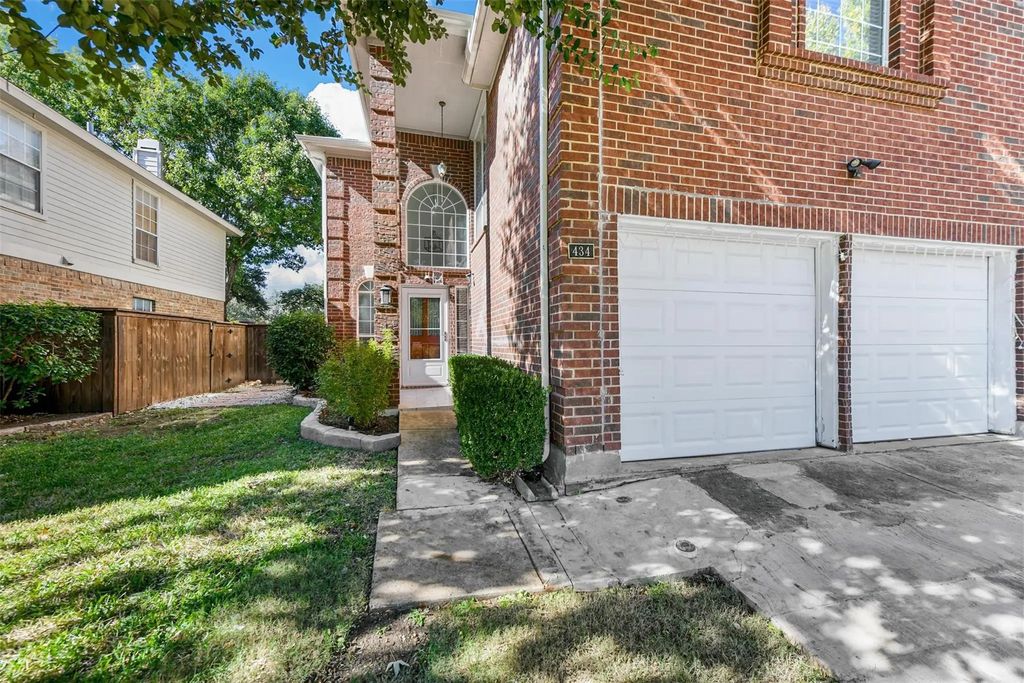 434 Moonlight Way, Irving