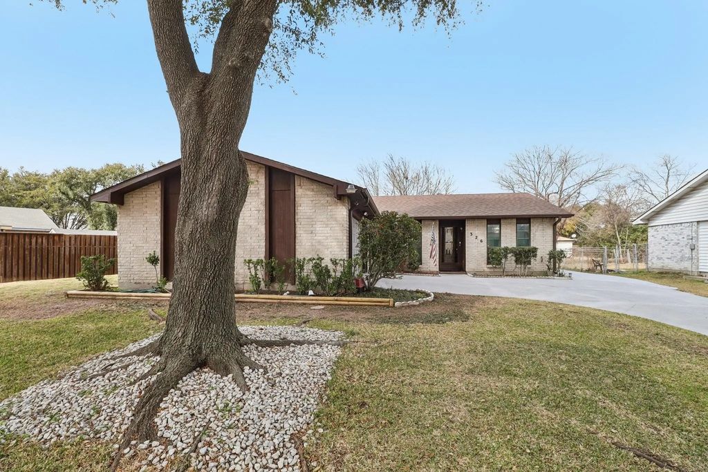 326 E Ferndale Lane, Grand Prairie