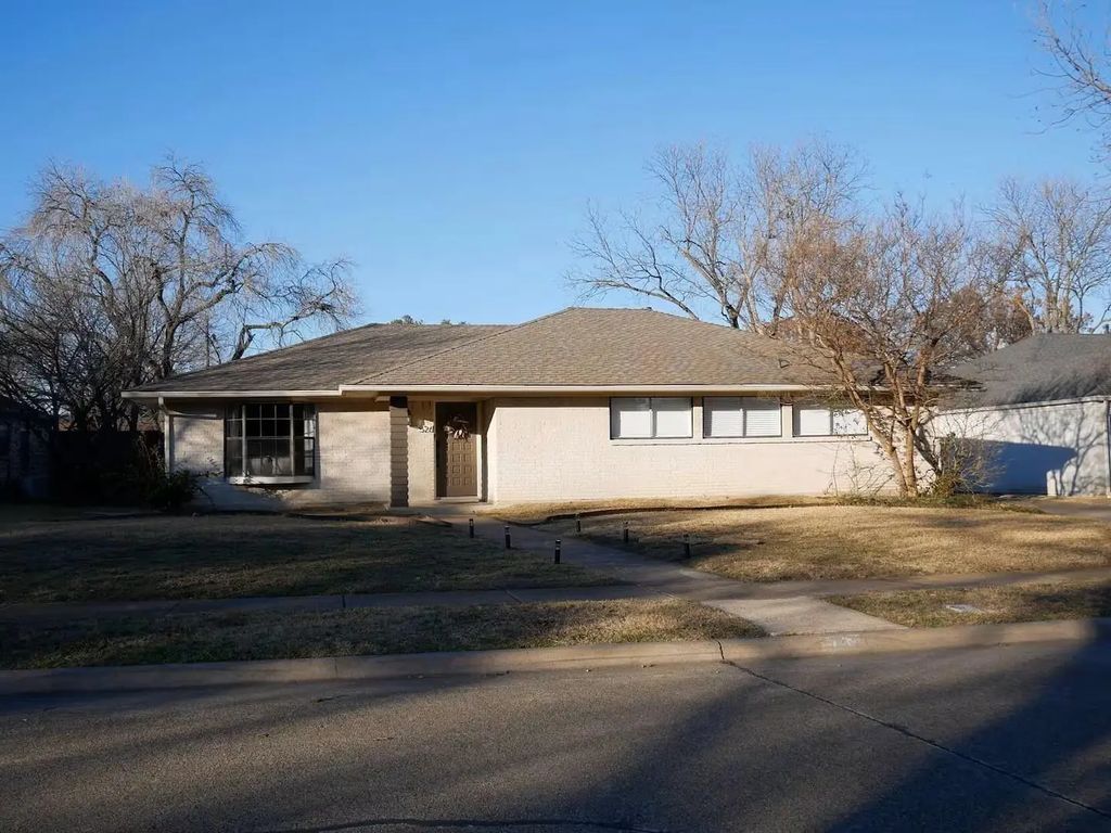 526 Winchester Drive, Richardson