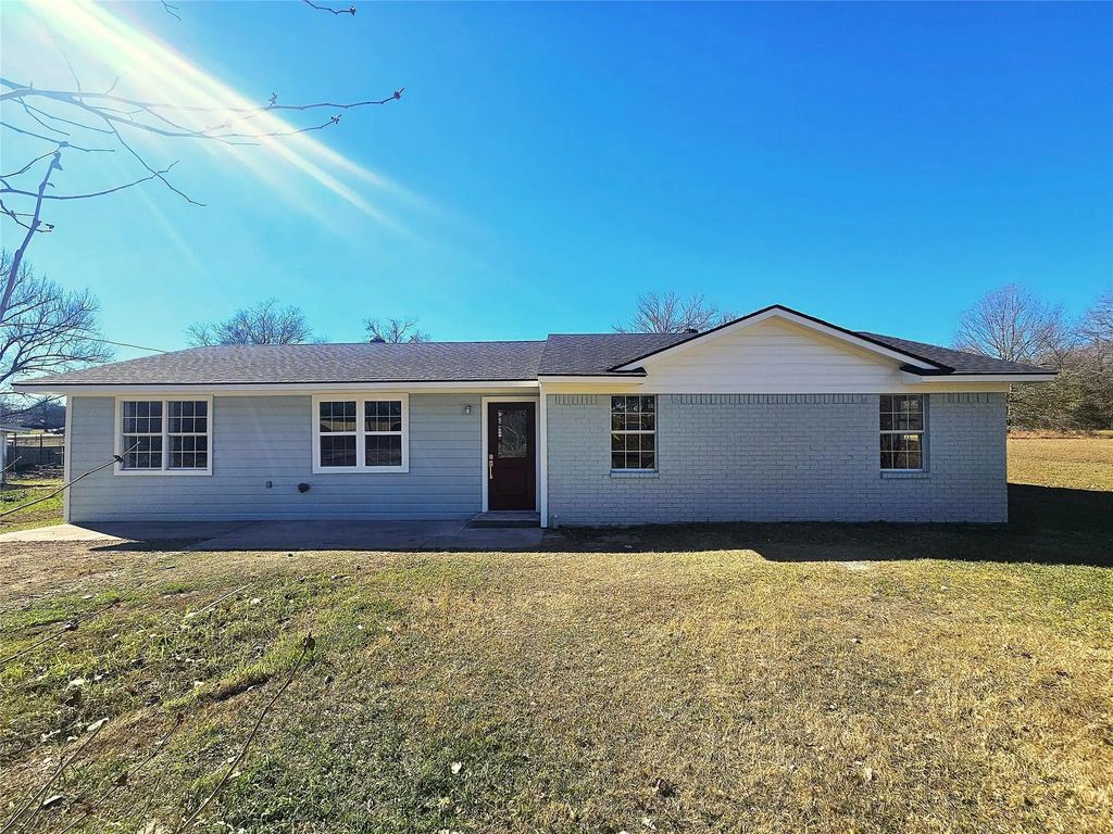 910 Willow Pond Road, Groesbeck