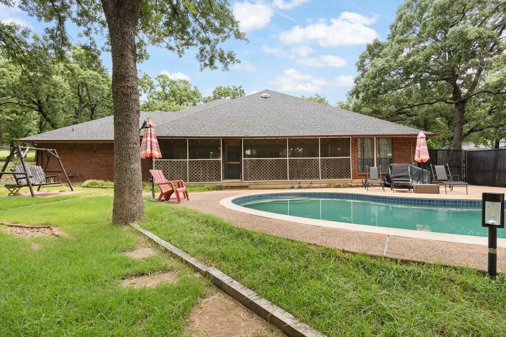 117 William Wallace Drive, Burleson