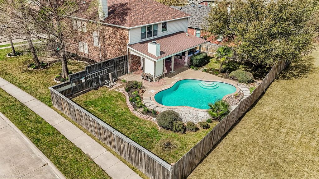 100 Bowie Street, Forney