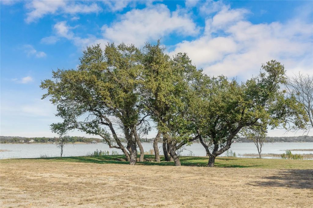 128 Lakeside Drive, Brownwood