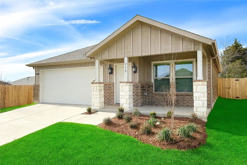 222 Still Glen Drive, Terrell